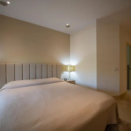 Luxury At Lomas Del Rey, Puente Appartement Marbellac